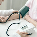 老人家血壓多少算正常？醫：控制在「這數值」最好：減3成心血管疾病