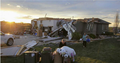 美中西部遭「逾80個龍捲風」橫掃！上百棟建築毀損、萬戶大停電