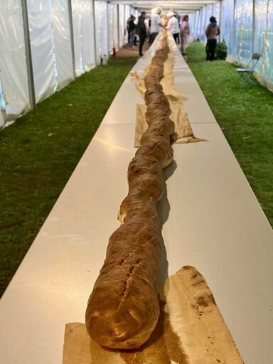 必須留在本國！巴黎烤出140公尺法國長棍麵包 重回世界紀錄寶座