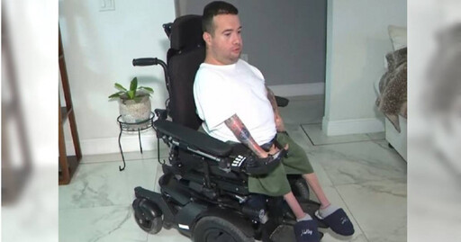 YouTuber坐輪椅撞女警挨告 律師神辯護「反正他逃不掉」 法官信了釋放