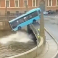 俄羅斯聖彼得堡巴士失控墜河 7名乘客不幸身亡