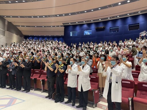 高雄榮總舉行輔導會南區護師節慶祝活動 馮世寬主委表揚127位護理師