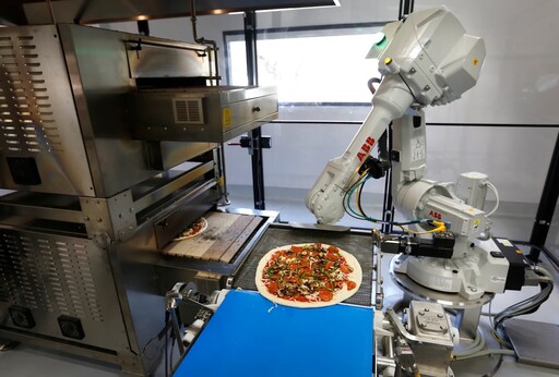 從菜單創新、客製化推薦到沈浸式用餐體驗 AI如何「煮」宰餐飲產業的未來？