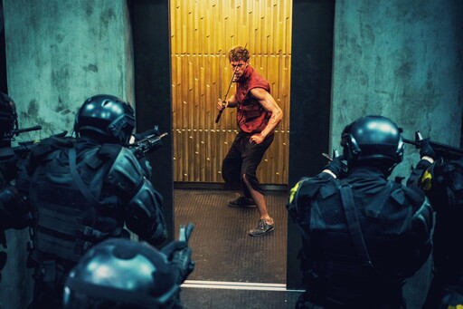 比爾史柯斯嘉為《滅世男孩》鍛鍊身材 開拍首日「脫掉上衣」嚇到導演