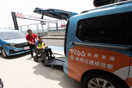 北台灣無障礙運輸產業工會創舉 身障者搭福祉車下賽道添樂趣