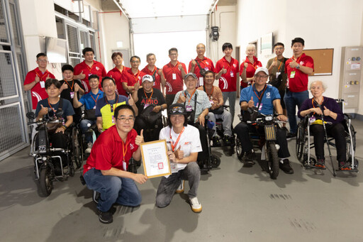 北台灣無障礙運輸產業工會創舉 身障者搭福祉車下賽道添樂趣