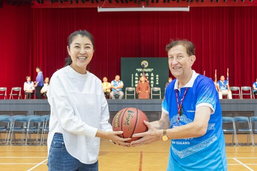 紐西蘭毛利文化藝術團參訪南投普台高中 雙方舉行籃球友誼賽
