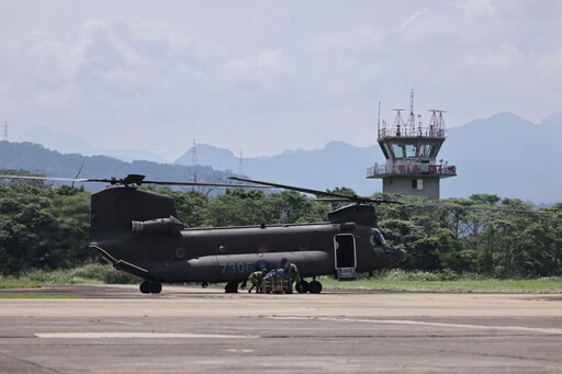 賴清德520總統就職典禮排練 國軍12架直升機組國旗梯隊致敬