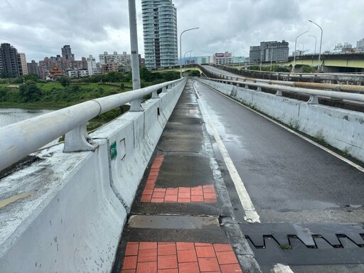 人行道鋪面更新 秀朗大橋5/10起機車及行人改道