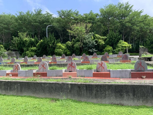 太過分！新竹市示範公墓「遭人噴紅漆」 市府：破瓌他人祖墳不道德