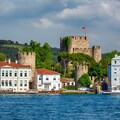 探索博斯普魯斯華麗的海峽宅邸：伊斯坦堡地標水道的建築奇蹟
